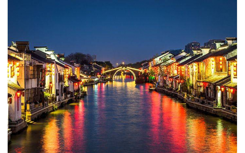 文旅夜游燈光應(yīng)該怎么做才能帶來(lái)更多的游客？